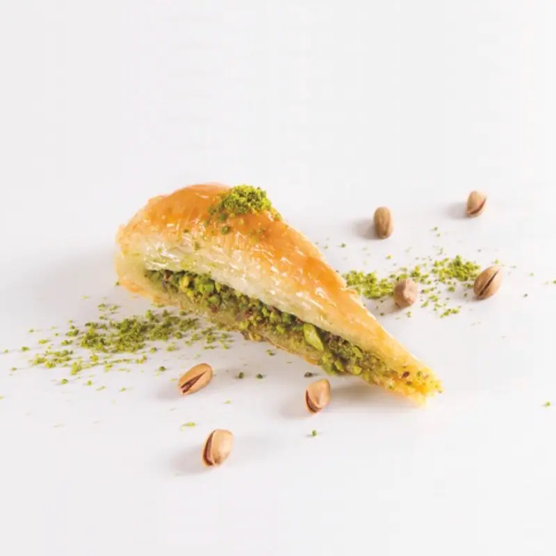 Triangle baklava with pistachios - Fıstıklı havuç dilimi  .webp