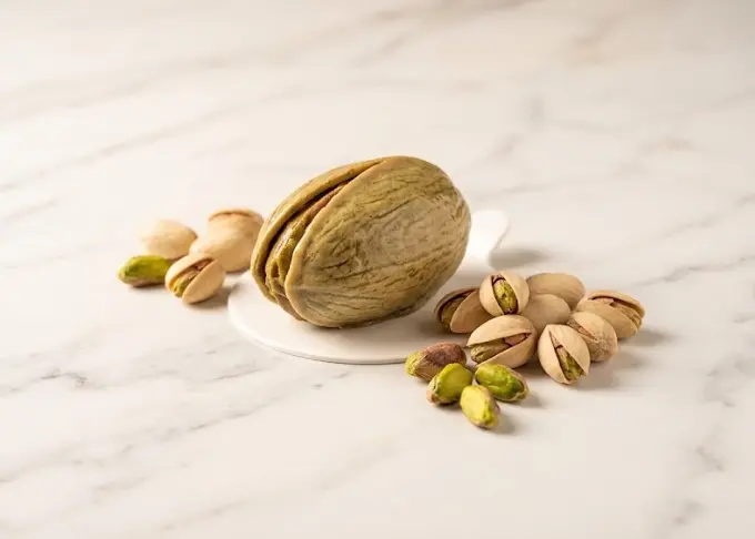 Lezza Foods pistachio cake range — artisan trompe-l'œil dessert for European fine dining